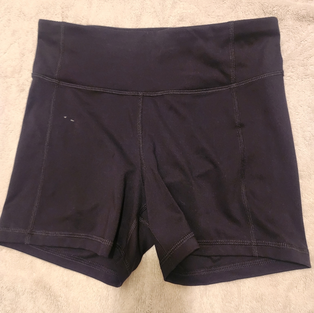 NWOT Ladies Tight Shorts With Inside Pocket. Small. Black